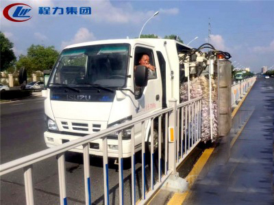 4方城市護欄清洗車
