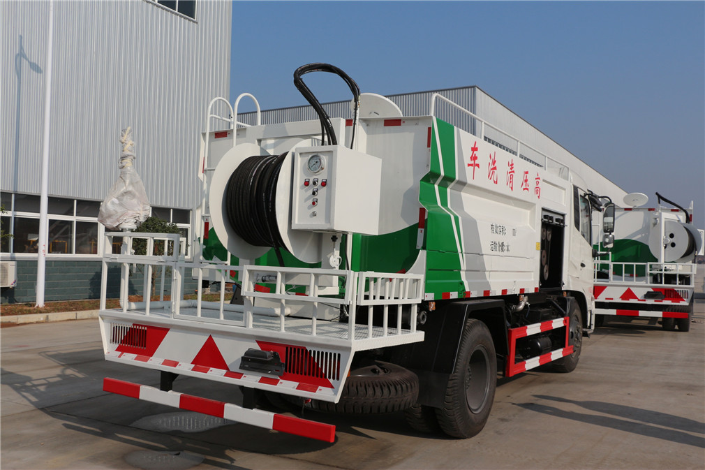 國(guó)六東風(fēng)天錦清洗吸污車(chē)
