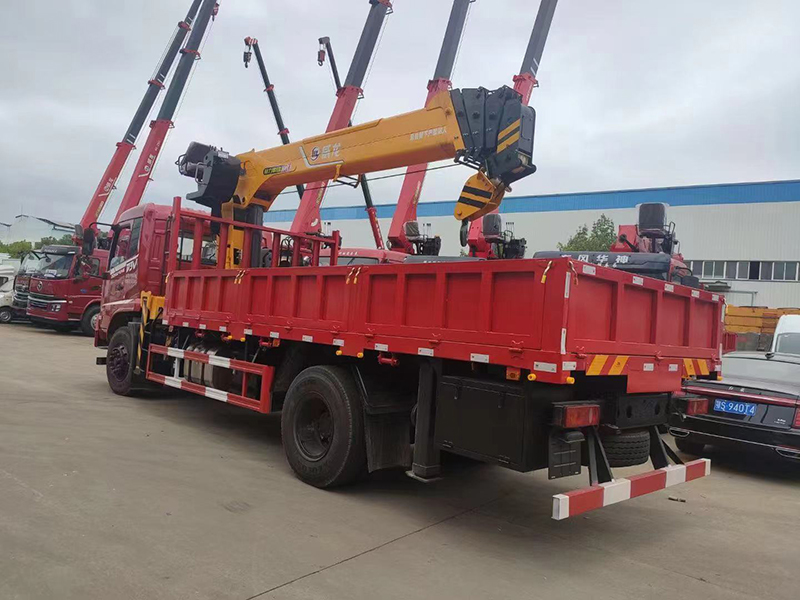 DFV5183JSQGP6D東風(fēng)專底D3V單橋隨車(chē)吊