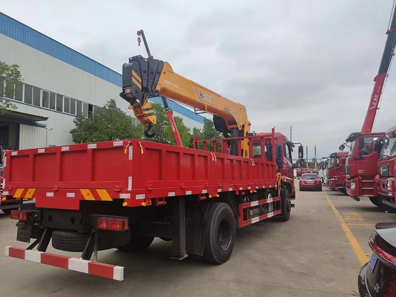 DFV5183JSQGP6D東風(fēng)專底D3V單橋隨車(chē)吊